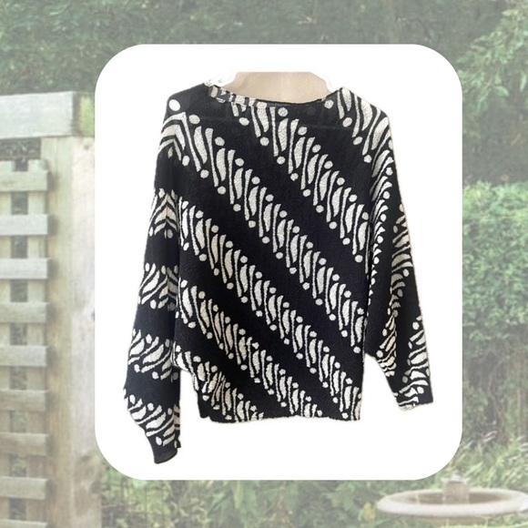 🏷️🎉🆕 nwt! • black & white zebra striped dolman batwing crinkle top - Picture 3 of 16